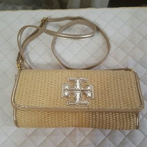 Tory burch beige woven straw & gold trimmed crsbdy
